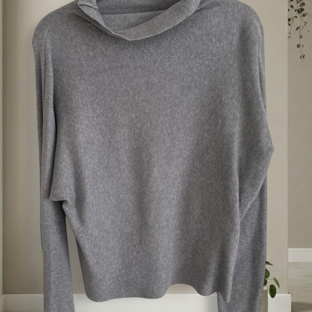 Tahari Grey soft sweater #winterknits